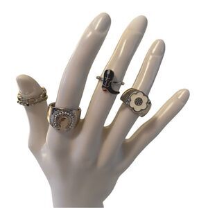 Awesome Ring Set. 5 total. All are slightly different, but go great together!